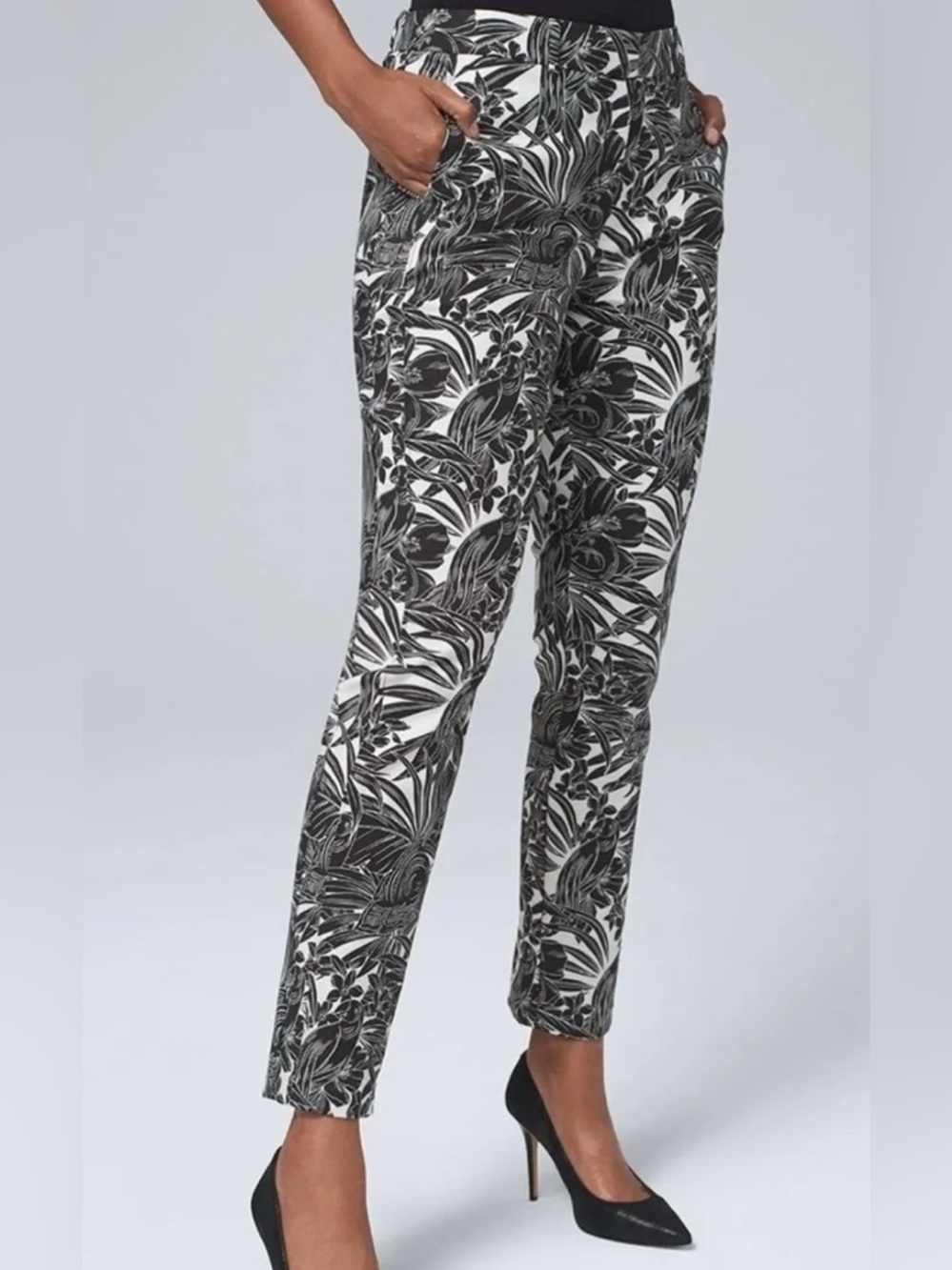 White House Black Market Wild Side Ecru/Blk Cropped Trousers Size 0